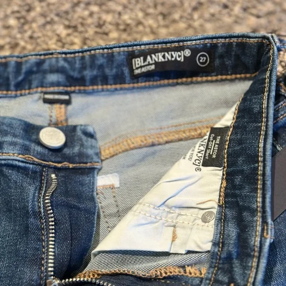 Blank NYC The Astor distressed denim Cutoff short - Picture 3 of 8
